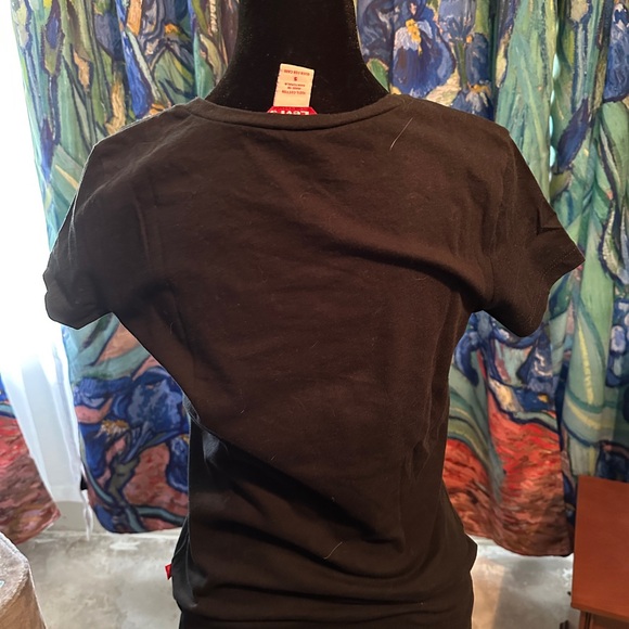 Lightly used Ladies’ Levi's Black Tee with Red Graphic - Picture 3 of 4
